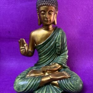 Buda con vestimenta verde