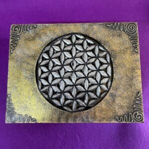 Caja con diseño central grande