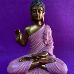 Buda con vestimenta rosácea