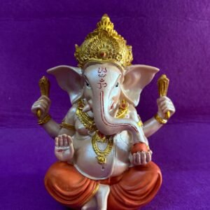 Ganesha con vestimenta naranja