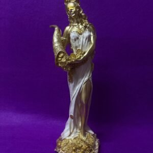 Diosa de la Fortuna con vestimenta blanca