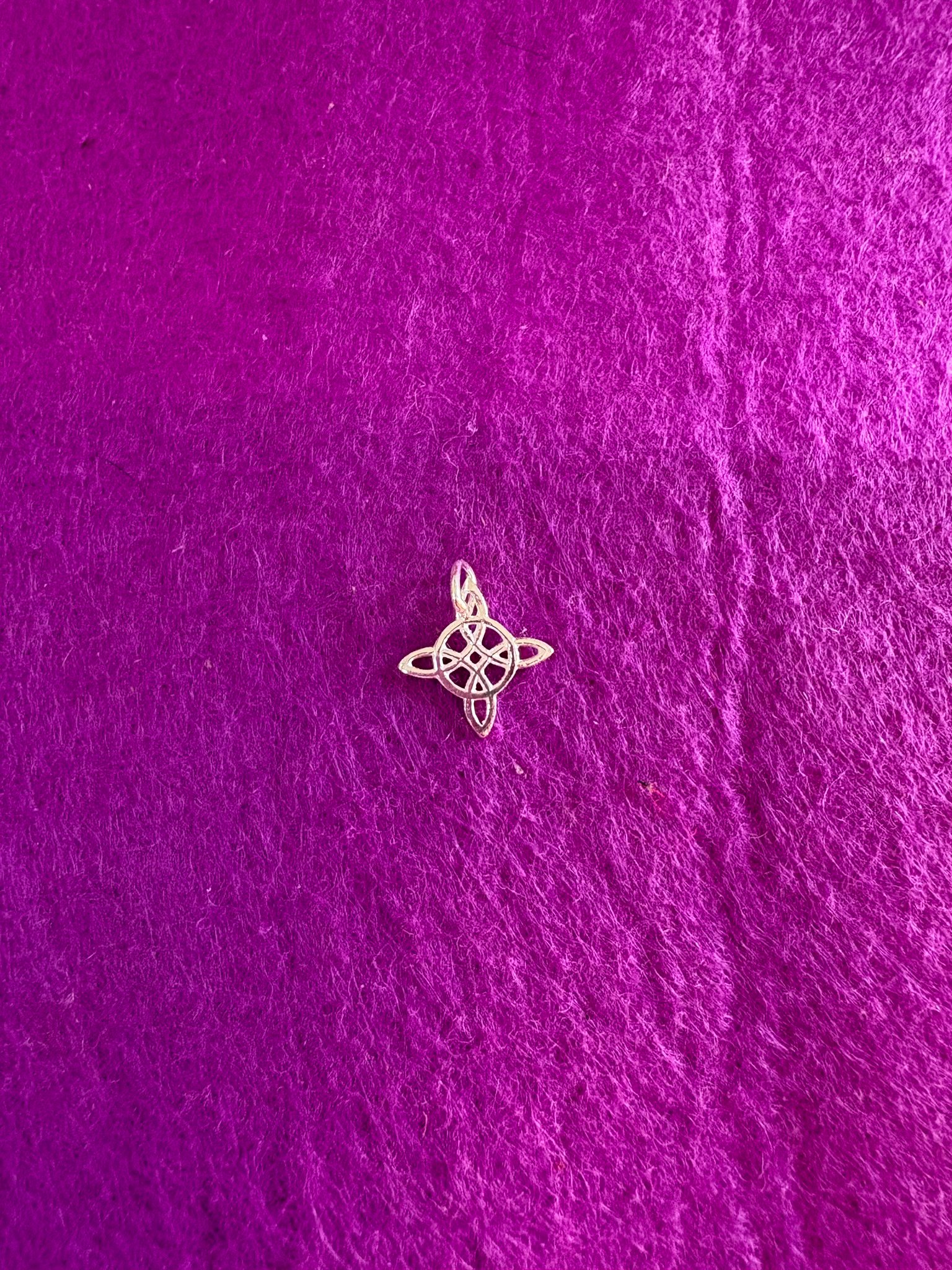 Colgante de Nudo de Bruja Plata